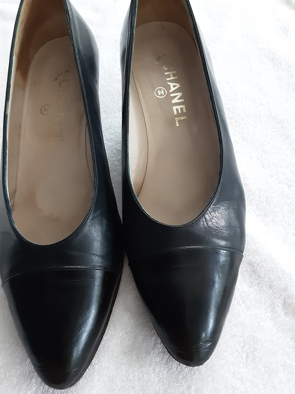 CHANEL Black Leather Pointed-Toe Pumps